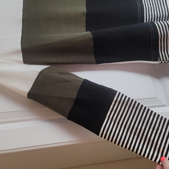 NWOT Colorblock Mixed Print Thermal Top Women's Size Large - Picture 5 of 8